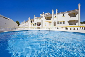 Central 2 bed apartment, terrace and shared pool